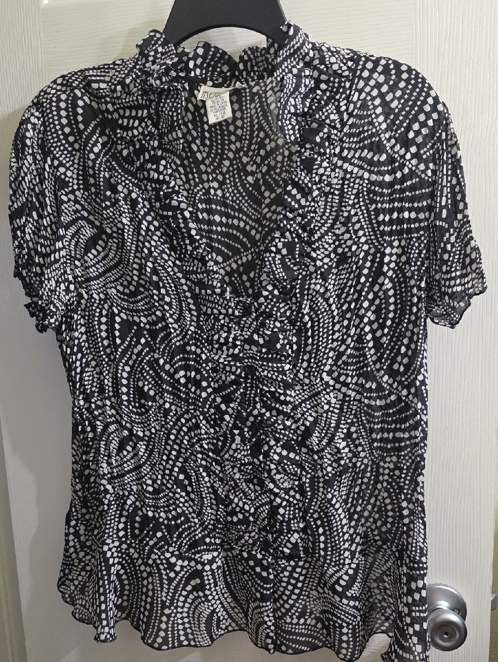 Bethany Black & White Dot-Print Ruffle V-Neck Blouse Size XL